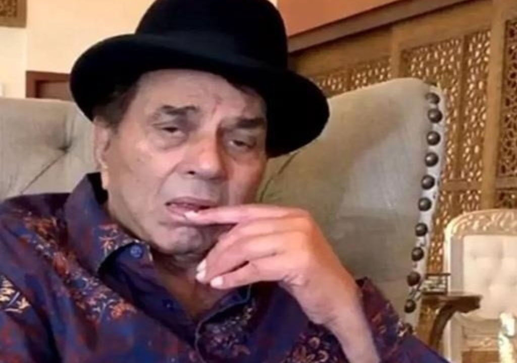 Dharmendra: 'Distances are increasing in hearts', fans are upset with Dharmendra's emotional post